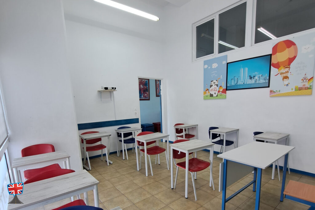 English Avenue Μαγούλα - Αίθουσα