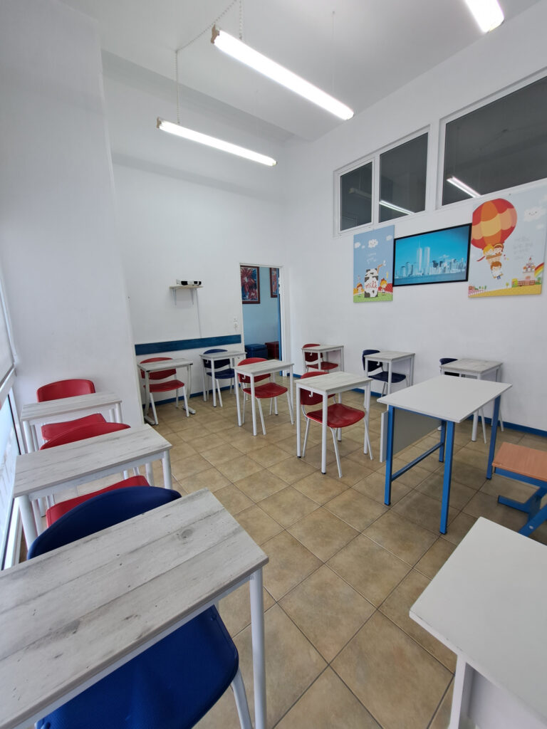 English Avenue Μαγούλα - Αίθουσα